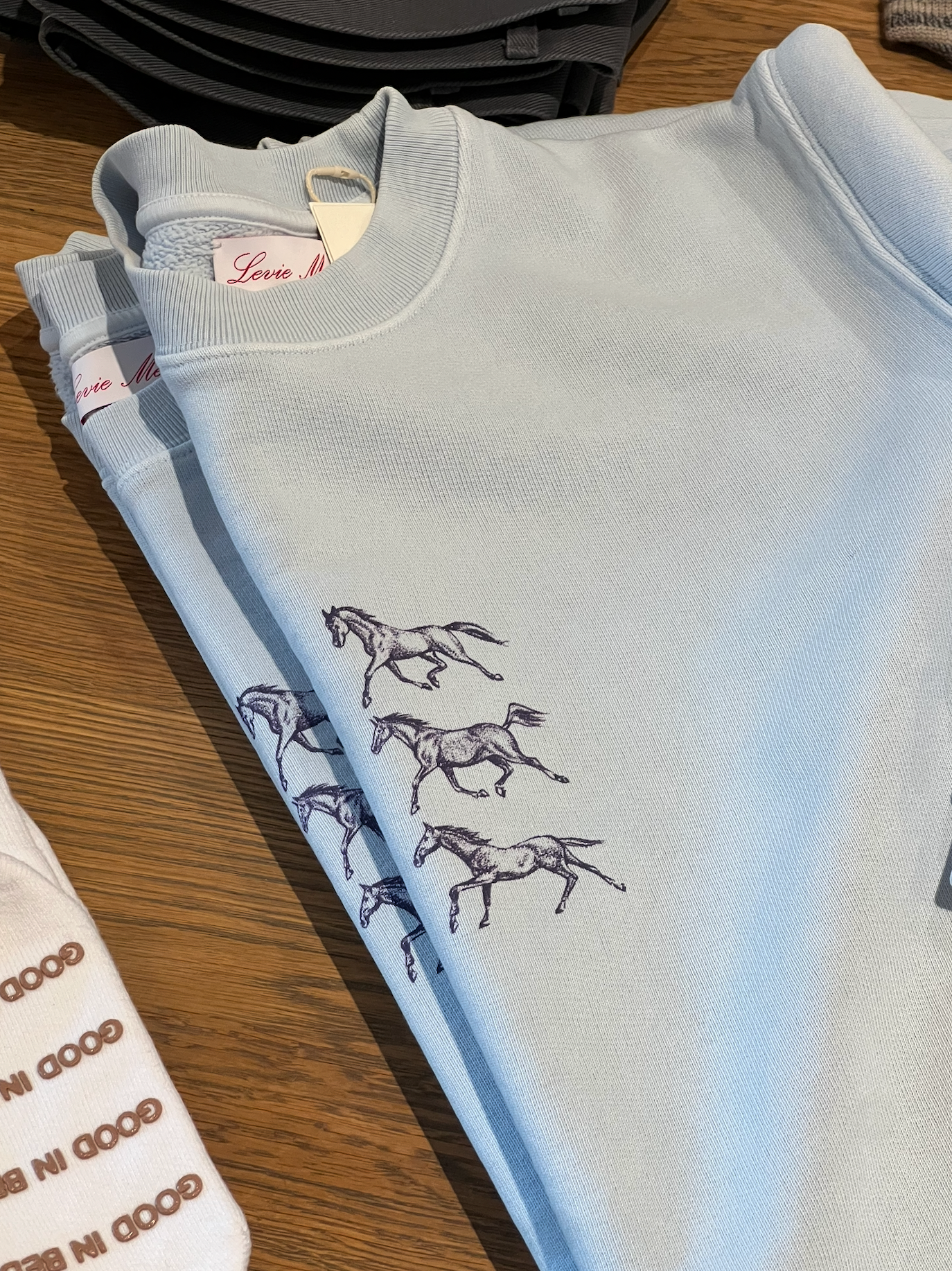 Levie Merci | Les Trois Chevaux Sweatshirt