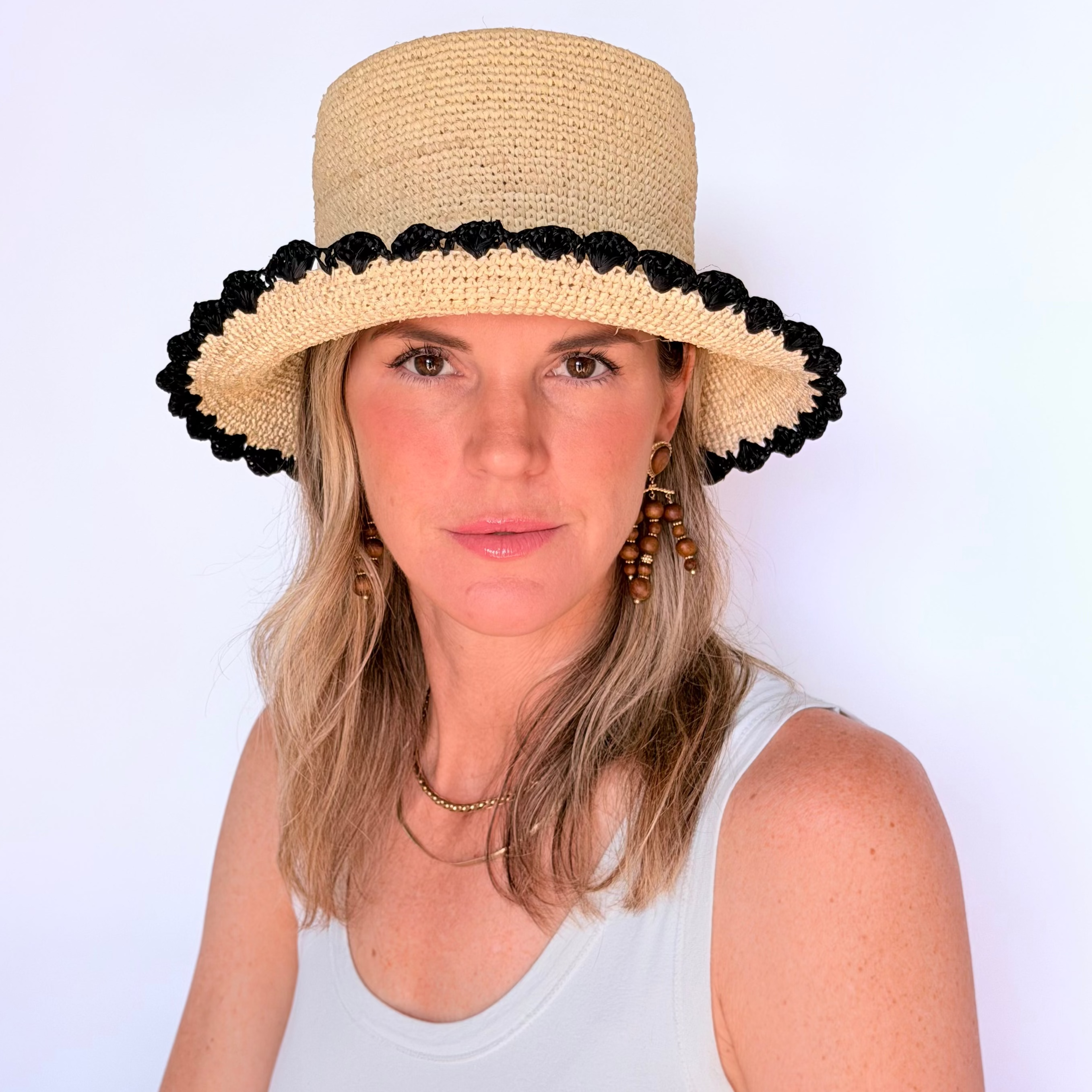 Black Scallop Beau Raffia Bucket Hat