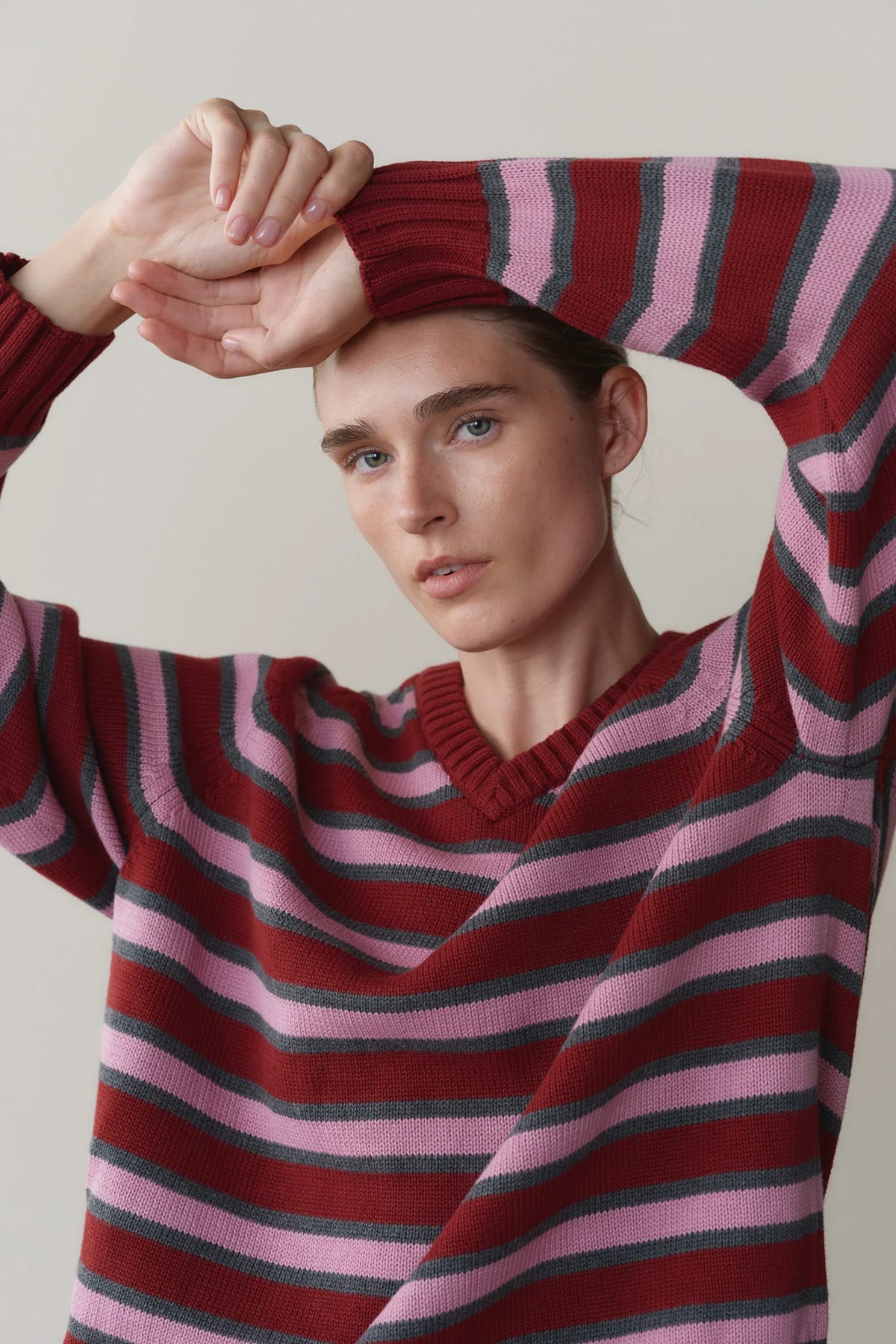 DONNI. | The Cotton Knit Stripe V-Neck Sweater in Oxblood